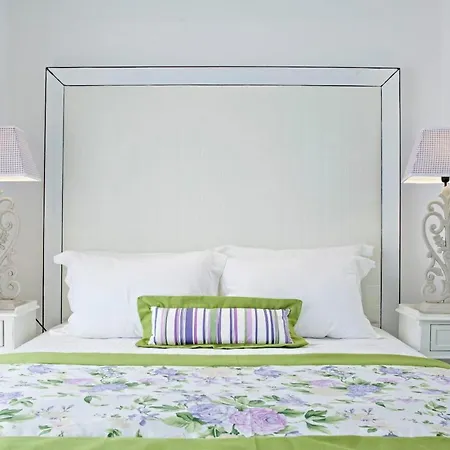 Sleeps 6 Pool Air Con Wifi