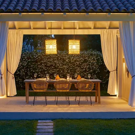 Villa Sleeps 6 Pool Air Con Wifi *