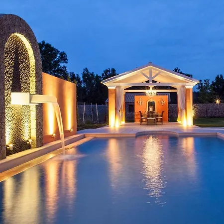 Villa Sleeps 6 Pool Air Con Wifi