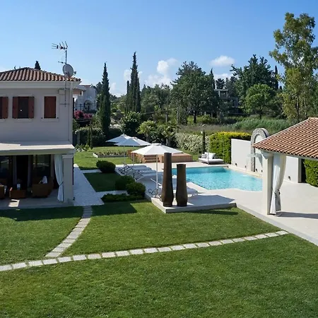 Sleeps 6 Pool Air Con Wifi *