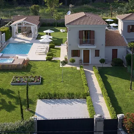 Villa Sleeps 6 Pool Air Con Wifi *