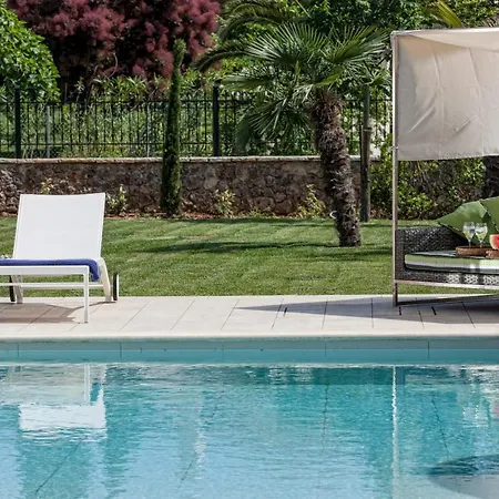 Sleeps 6 Pool Air Con Wifi *
